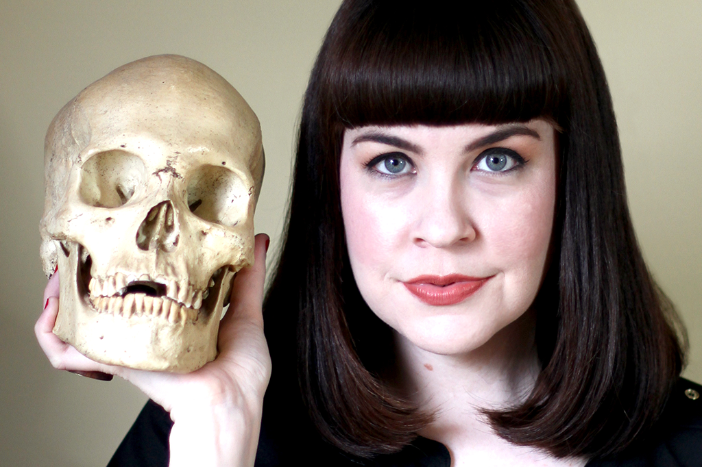 Caitlin Doughty, a youtuber funerária