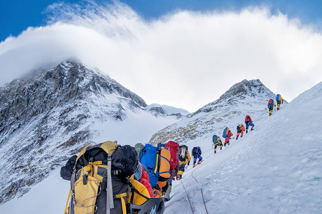 Nepal propõe regras mais rígidas para decidir quem pode escalar o Everest