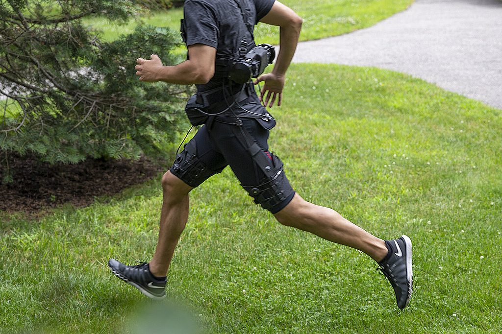 Esta bermuda robótica torna mais fácil caminhar e correr