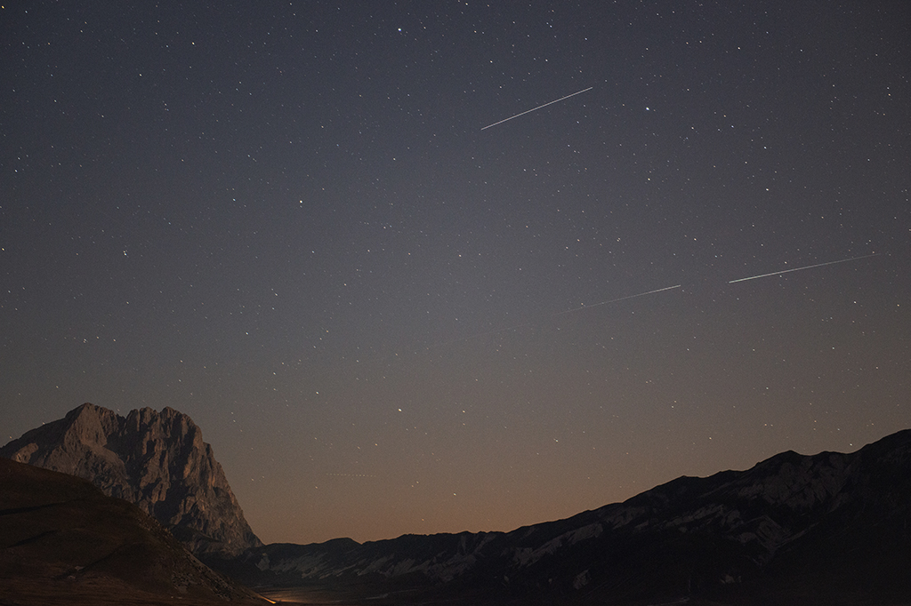 Chuva de meteoros Orionídeas será visível no Brasil a partir desta terça-feira (21); veja como observar