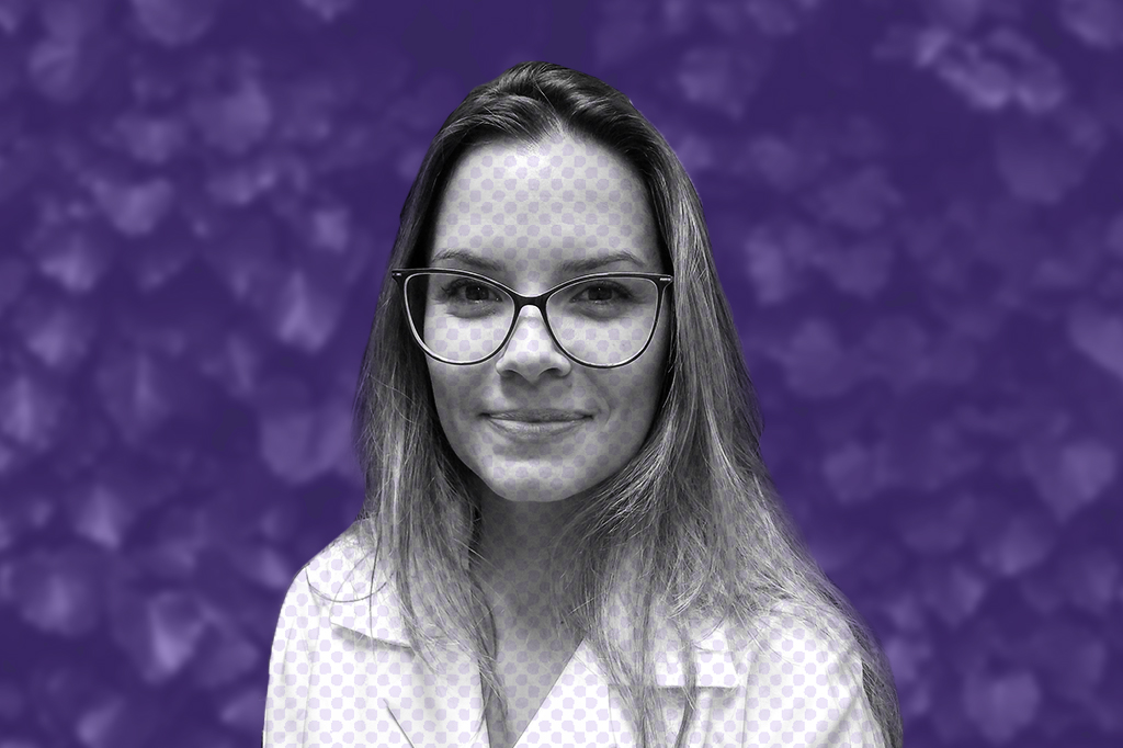 Paula Freire analisa RNA para entender por que homens reagem pior à covid-19