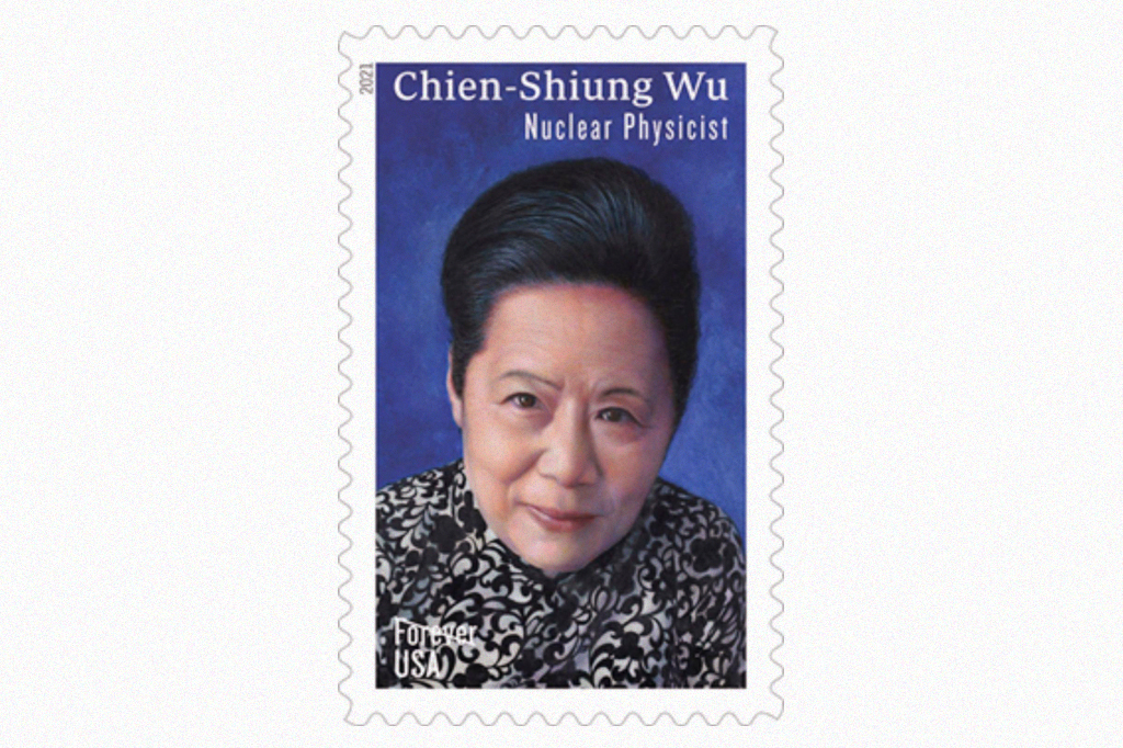 Selo postal dos EUA homenageará a “primeira-dama da física” Selo postal com a foto de Chien-Shiung Wu, em um fundo azul.