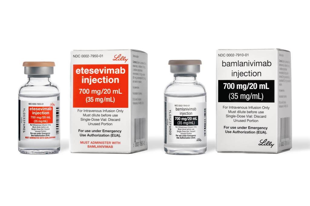 Frasco de vidro e embalagem dos medicamentos etesevimab (com faixa de cor laranja) e bamlanivimab (faixa preta).