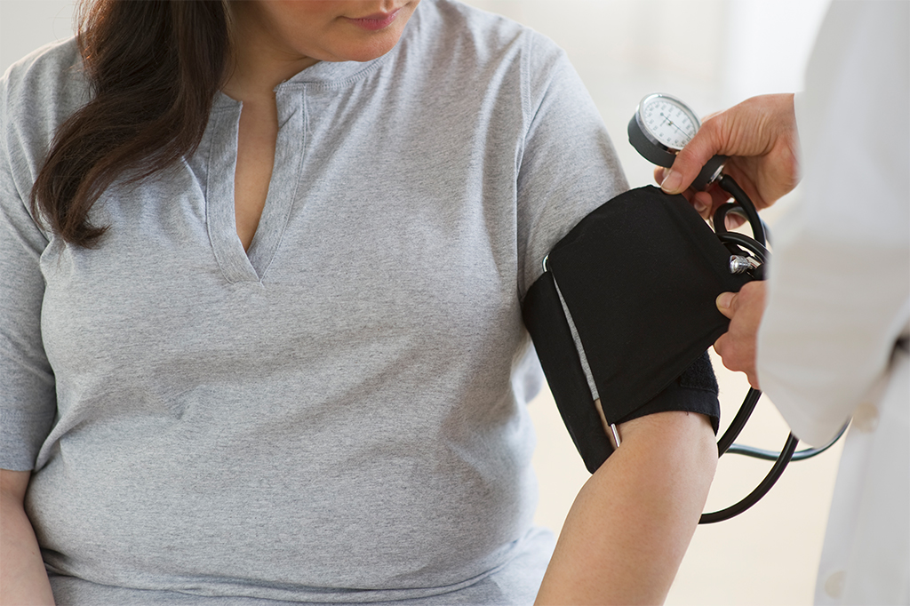 Estudo associa perda de estatura em mulheres de meia-idade a maior risco de morte