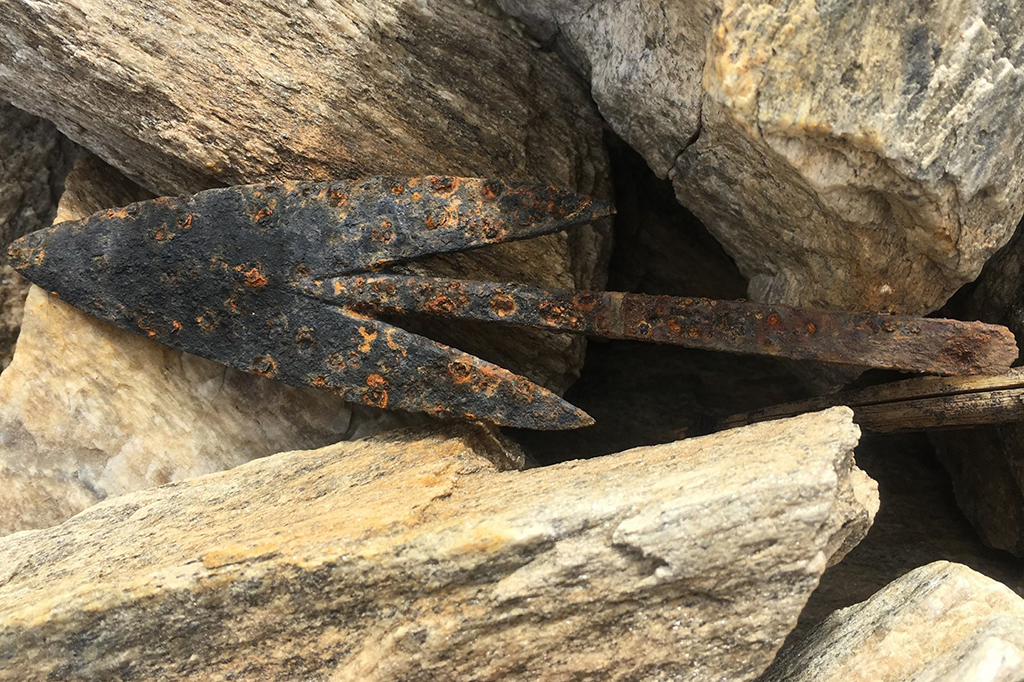 Flechas de 1,7 mil anos são reveladas por derretimento de geleira na Noruega