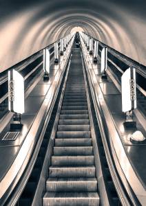 Escadas rolantes da estação Arsenalna, em Kiev