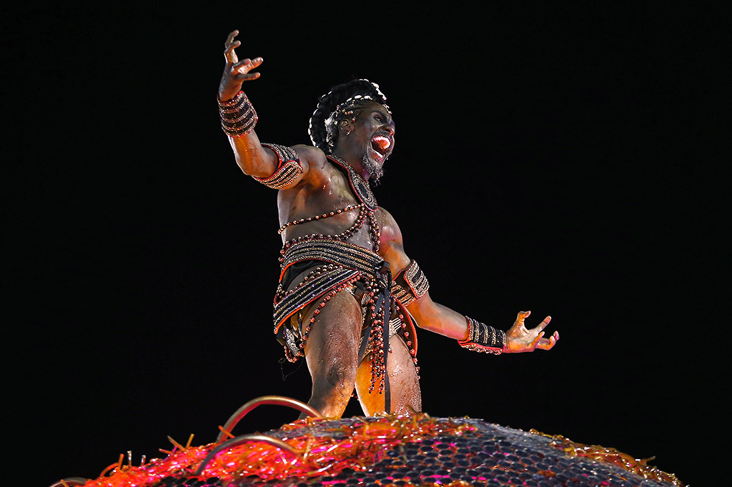 Foto de Exú no desfile da Grande Rio.