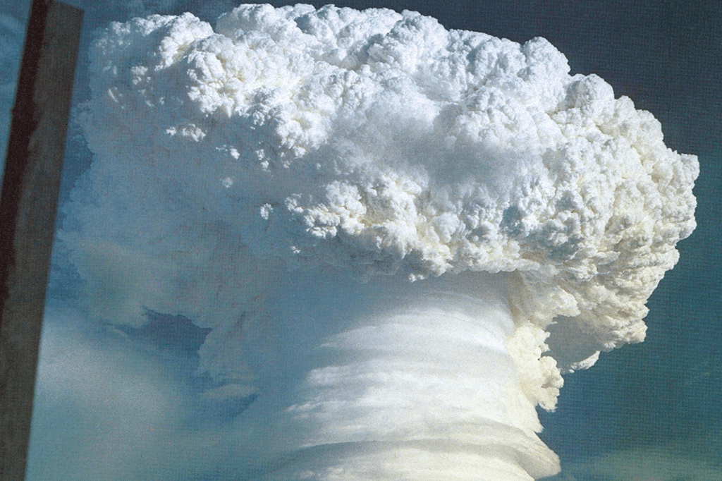 Cogumelo gerado pela bomba TX-46 durante a operação Hardtack Oak.