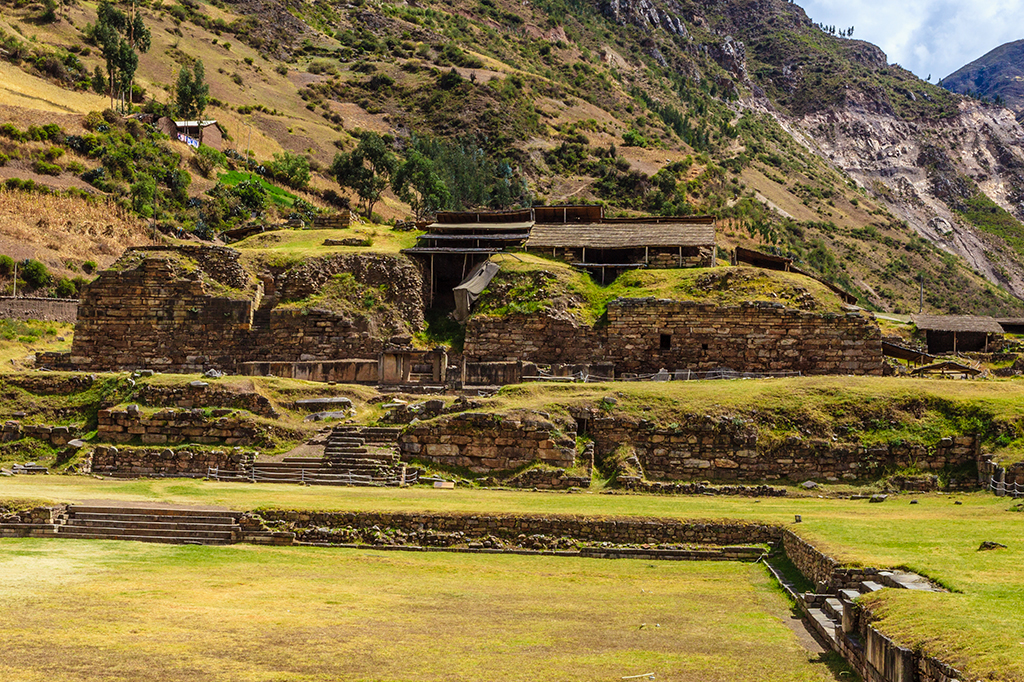 Foto do sítio arqueológico Chavín de Huántar.