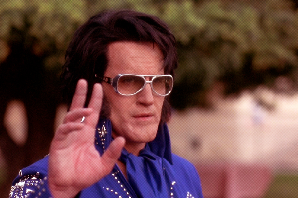 SI_441_ABREPLAYLIST_bruce-campbell Cena do filme Bubba Ho-Tep (2002).