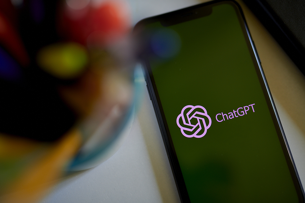 "ChatGPT escreve poesia melhor do que humanos". Não é bem assim...