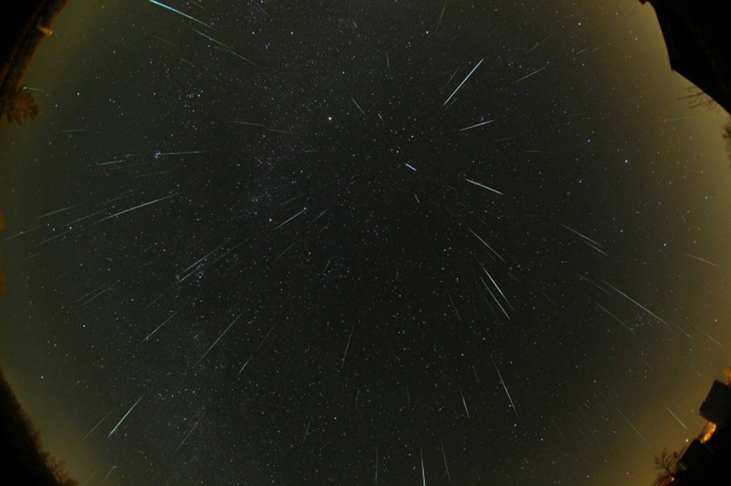 Olhe para cima: pico da chuva de meteoros Geminídeas acontece hoje à noite