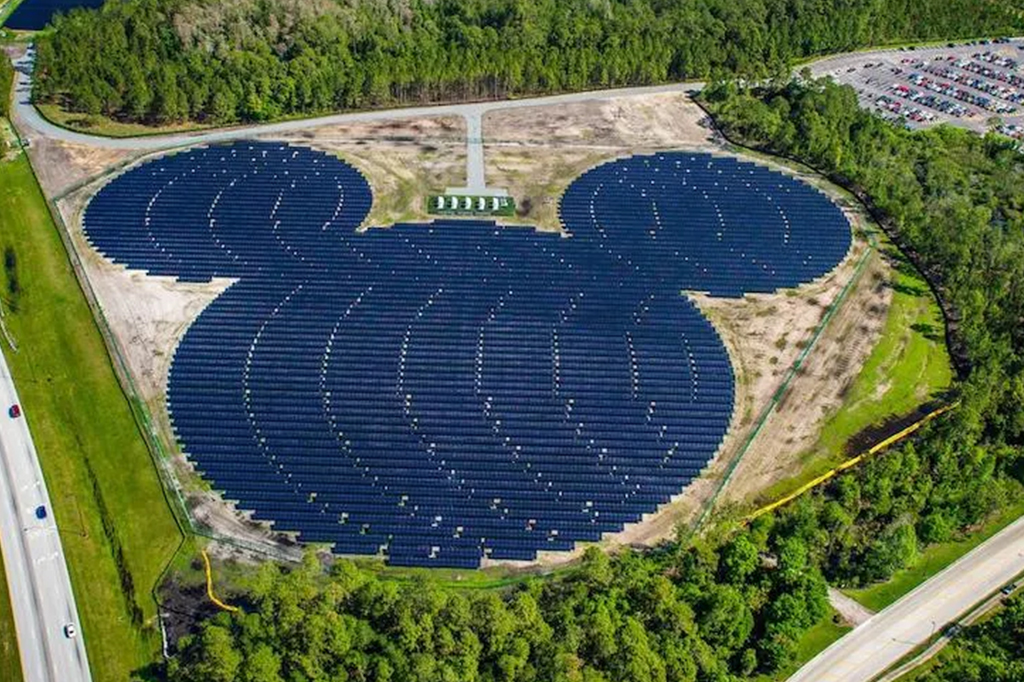 2201-super-site2(2) Painel solar em forma de Mickey Mouse perto do Epcot