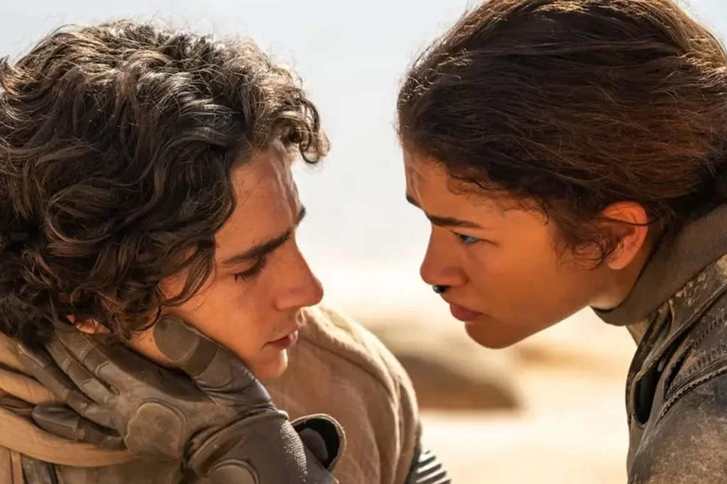 0503-chani-paul-duna Timothee Chalamet e Zendaya intepretando Paul e Chani, respectivamente, em Duna: Parte 2 (2024).