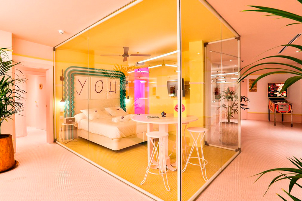 Hotel de luxo em Ibiza tem quarto de vidro onde é possível se hospedar de graça