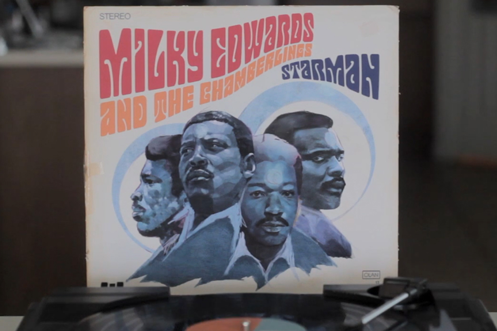Capa de disco "Moonage Daydream", de Milky Edwards & The Chamberlings.