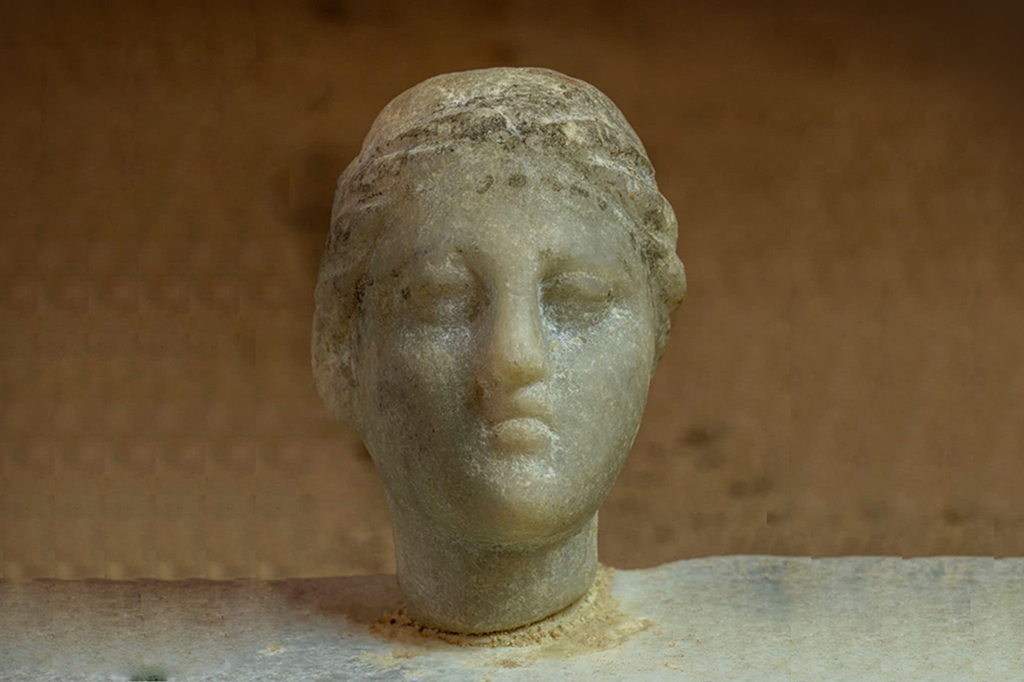 imagem de Cleópatra VII descoberta no Templo Taposiris Magna, a oeste de Alexandria.