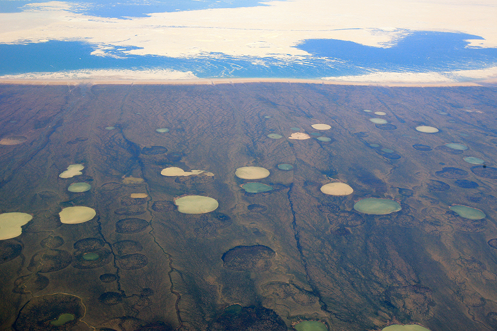 O degelo do permafrost sob lagos pode acelerar o aquecimento global por milênios