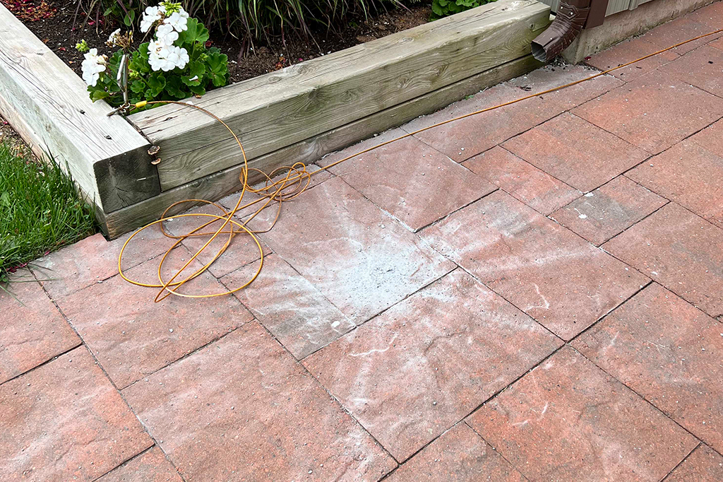 Vídeo: câmera captura momento em que meteorito cai na frente de casa no Canadá
