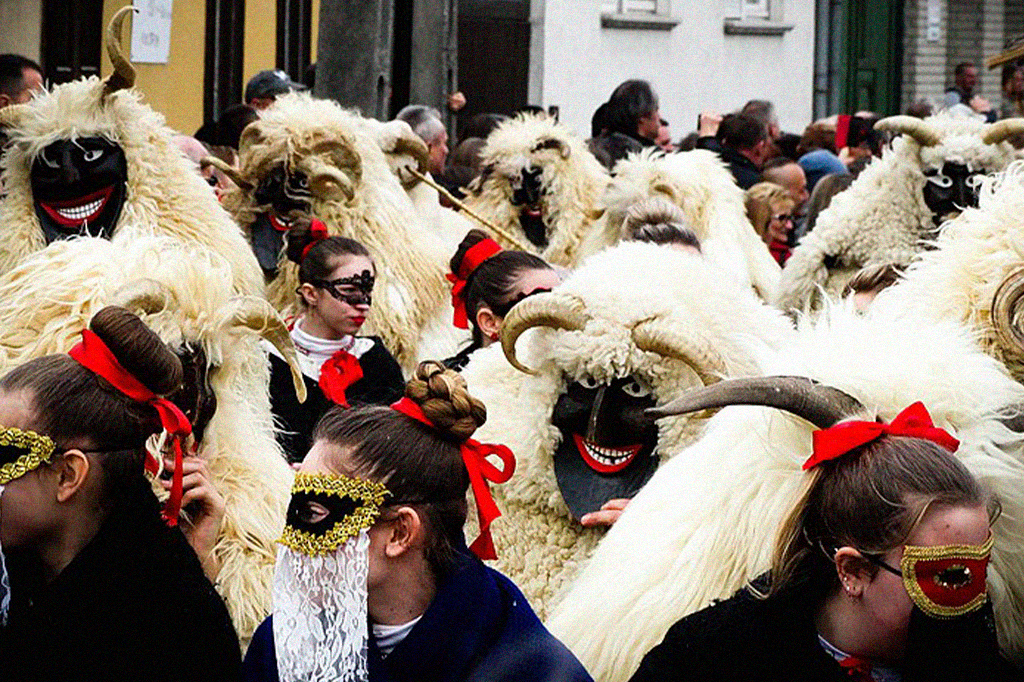 Conheça o Busójárás, o Carnaval húngaro com máscaras assustadoras