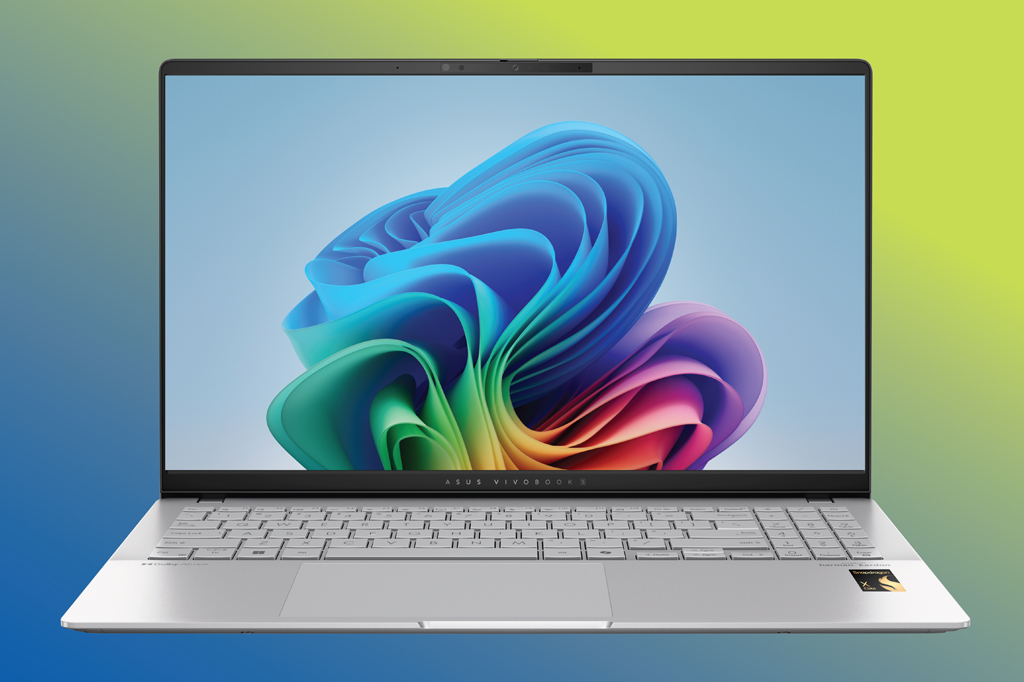 Imagem, em fundo degradê verde e azul, de um notebook prateado.