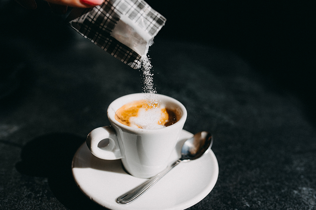 Aspartame: adoçante é livre de calorias, mas não livre de riscos