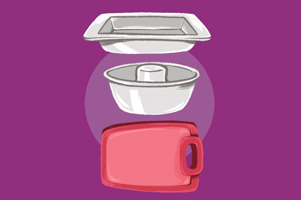 Ilustra&ccedil;&atilde;o, em fundo roxo, de duas formas &ndash; uma retangular e outra para pudim &ndash; e uma t&aacute;bua de bater carne.