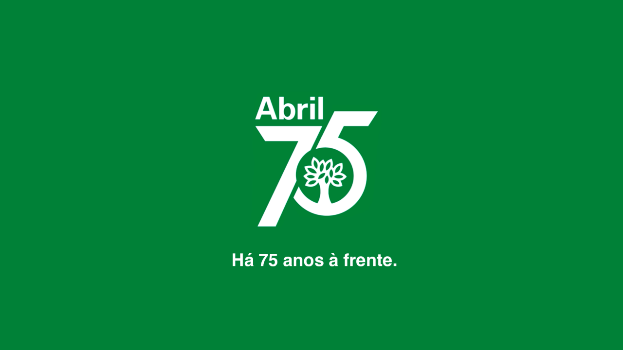 logo comemorativo dos 75 anos da abril em fundo verde. o slogan é "há 75 anos à frente"