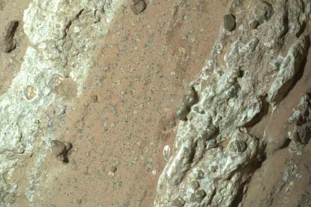 Essa rocha é o “mais claro sinal” de vida em Marte até agora, segundo a Nasa