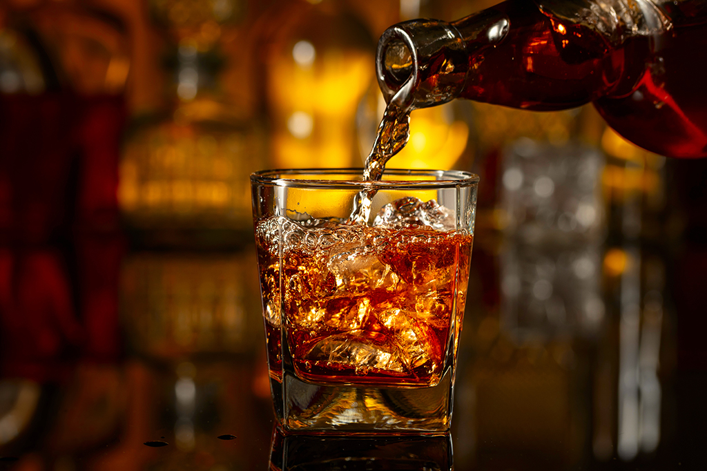 Metanol: o que é, como vai parar em bebidas alcoólicas e por que pode ser fatal