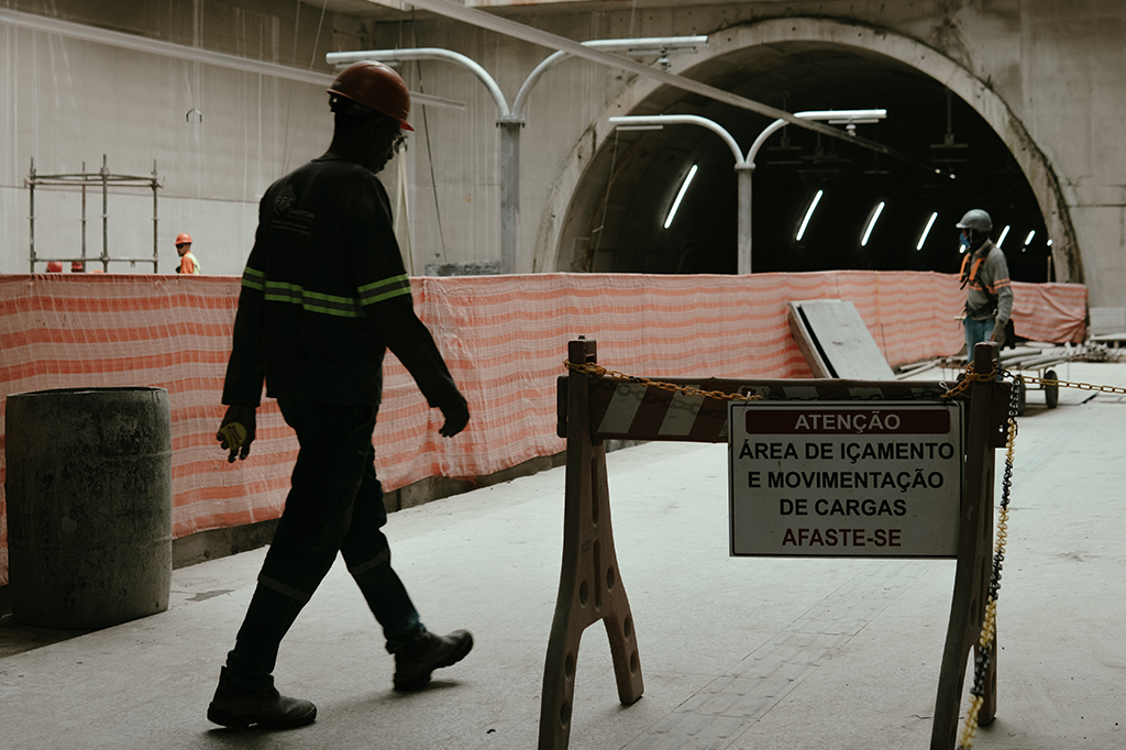 Fotografia do canteiro de obras da estação Santa Marina da Linha 6 - Laranja do metrô de São Paulo.
