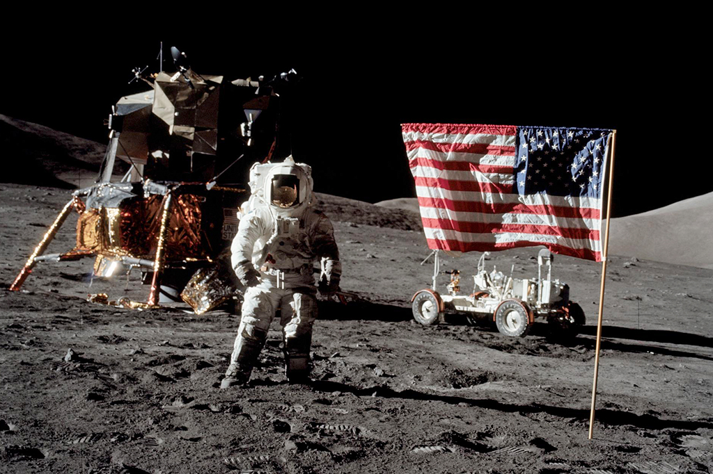 Fotografia do astronauta Harrison H. Schmitt, piloto do módulo lunar da Apollo 17.