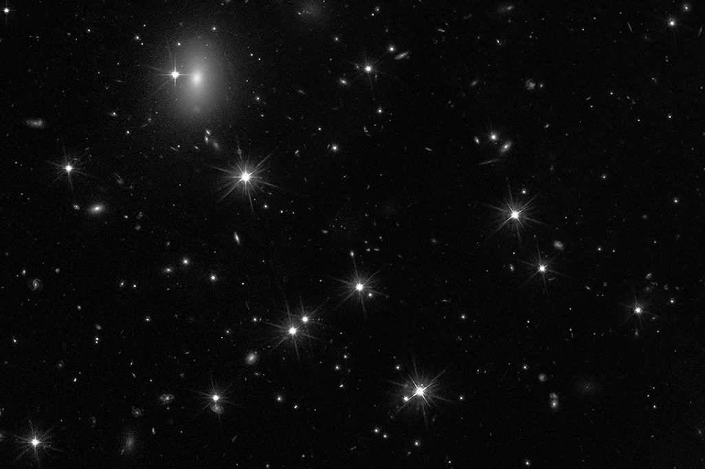Astrônomos identificam galáxia com 99,9% de matéria escura
