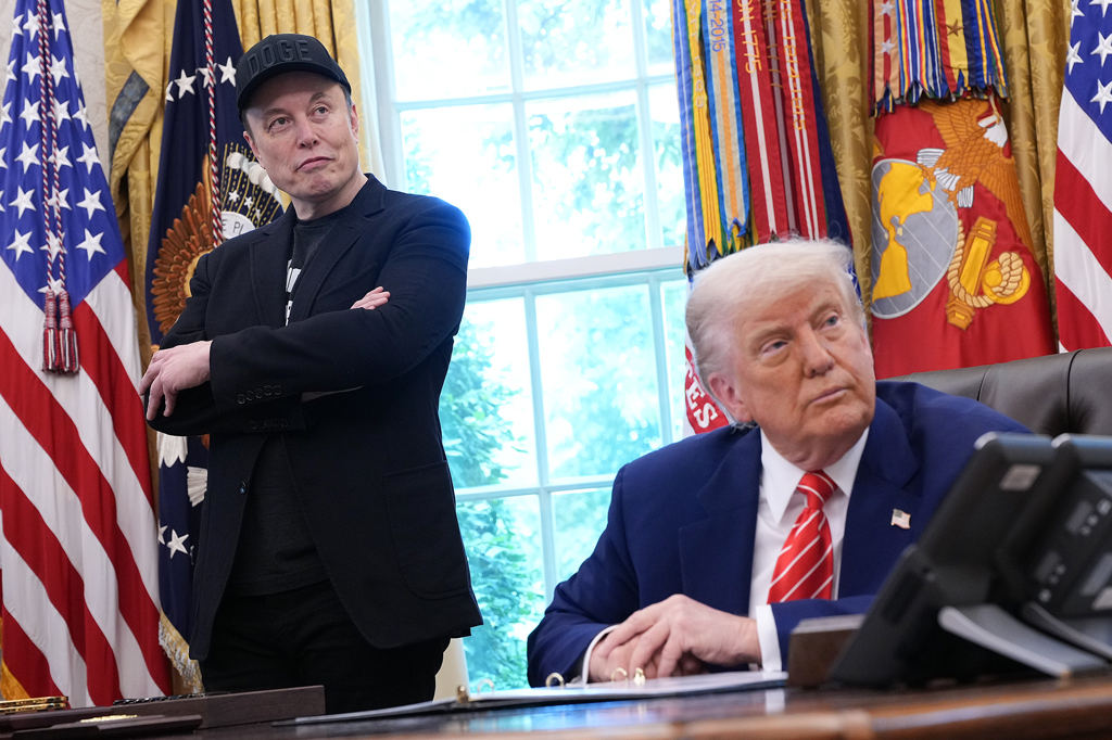 Imagem de Elon Musk e Donald Trump no sala presidencial da Casa Branca, Estados Unidos da América.