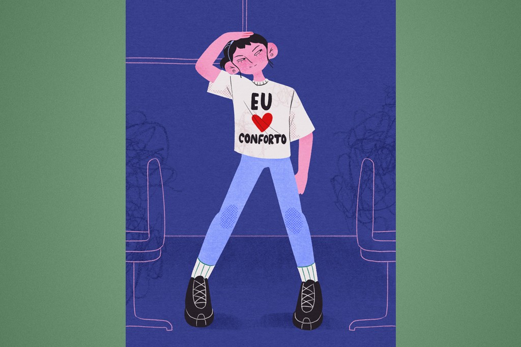 Ilustra&ccedil;&atilde;o de pessoa de pele clara, cabelo escuro, vestindo camiseta branca com EU ❤️ CONFORTO, cal&ccedil;a azul e t&ecirc;nis pretos, com a m&atilde;o na testa, em um fundo azul com contornos de cadeiras